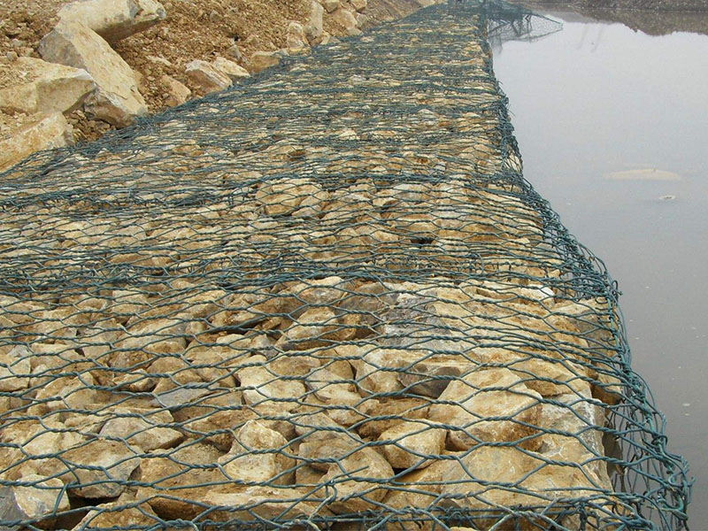 新疆河道护坡为什么使用格宾网、雷诺护垫