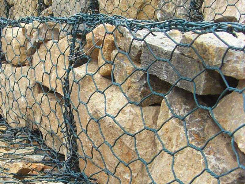 新疆石笼网生态格网结构的优势用其填装的石笼不易变形