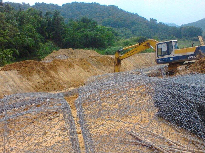 长沙石笼网由高抗腐蚀、高强度、具有延展性能使河床河岸得到永久性保护