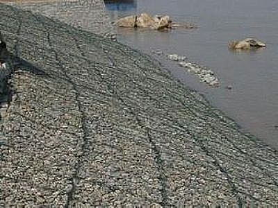 沙河怎么才能避免石笼网生锈呢?