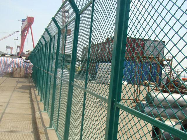 新疆钢板网护栏