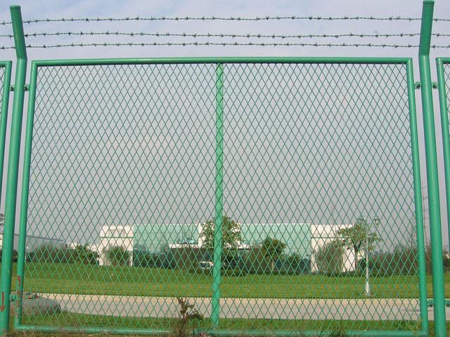 新疆钢板网护栏