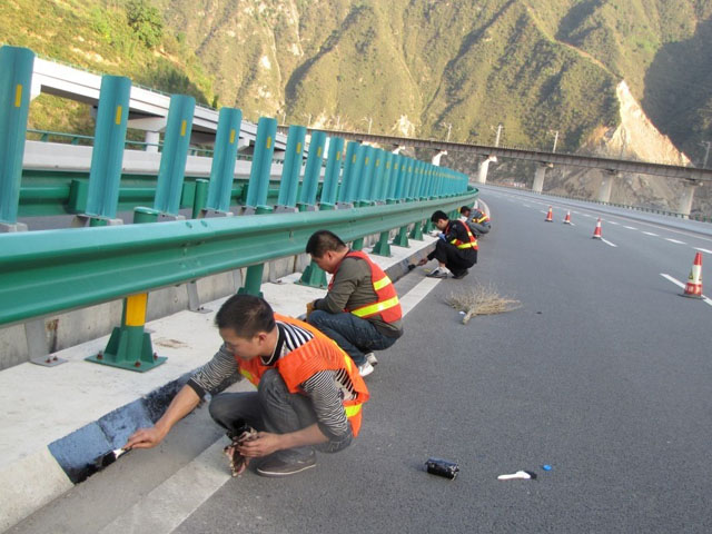 山东防撞护栏板